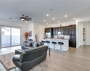 209 Coltrane Canyon Avenue - Photo Thumbnail 6