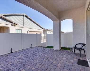 209 Coltrane Canyon Avenue - Photo Thumbnail 19
