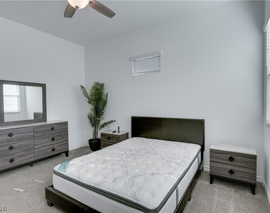 209 Coltrane Canyon Avenue - Photo Thumbnail 9