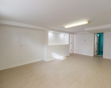 67-12 Juno Street - Photo Thumbnail 9