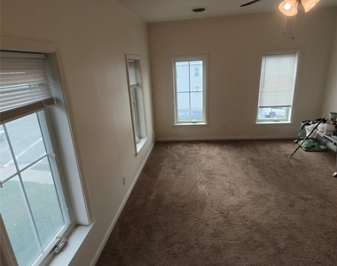 145 Floral Avenue - Photo Thumbnail 4