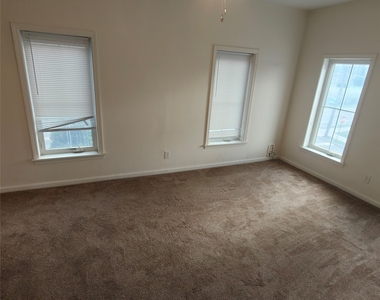 145 Floral Avenue - Photo Thumbnail 2