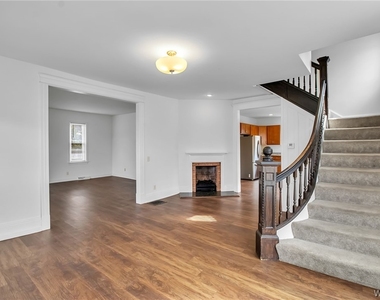 5849 Broadway Street - Photo Thumbnail 3