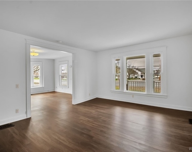 5849 Broadway Street - Photo Thumbnail 6