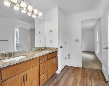 5849 Broadway Street - Photo Thumbnail 24