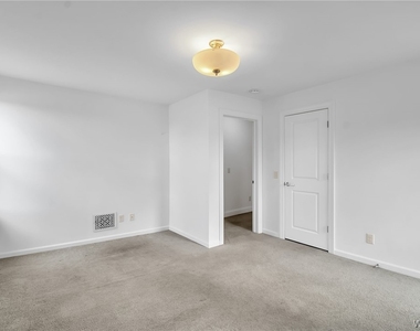 5849 Broadway Street - Photo Thumbnail 13