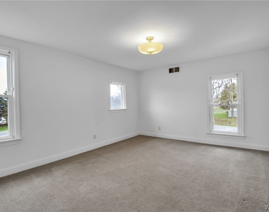 5849 Broadway Street - Photo Thumbnail 16