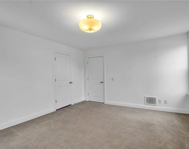 5849 Broadway Street - Photo Thumbnail 17