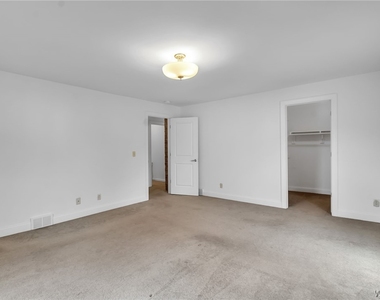5849 Broadway Street - Photo Thumbnail 21