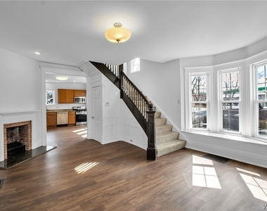 5849 Broadway Street - Photo Thumbnail 2