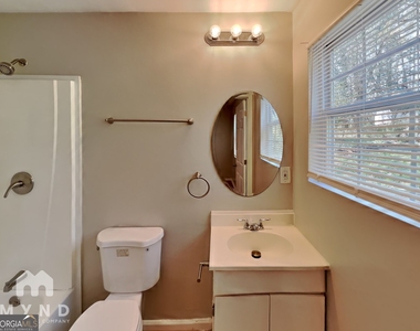 450 Fairburn Road Nw - Photo Thumbnail 7