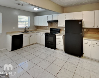 450 Fairburn Road Nw - Photo Thumbnail 1