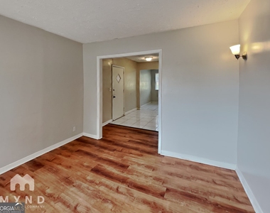 450 Fairburn Road Nw - Photo Thumbnail 4
