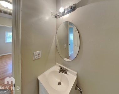 450 Fairburn Road Nw - Photo Thumbnail 11