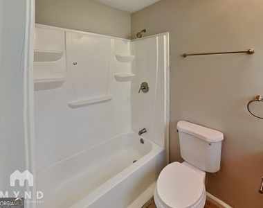 450 Fairburn Road Nw - Photo Thumbnail 8
