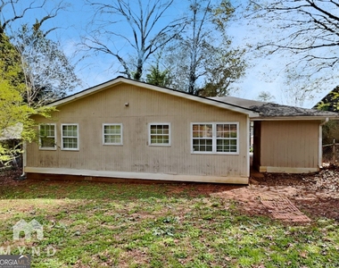 450 Fairburn Road Nw - Photo Thumbnail 13