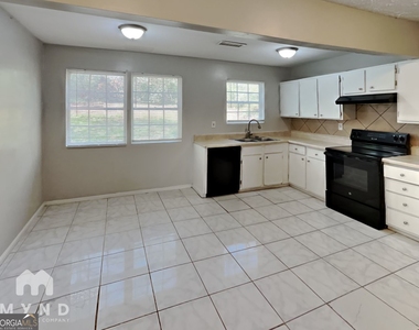 450 Fairburn Road Nw - Photo Thumbnail 2