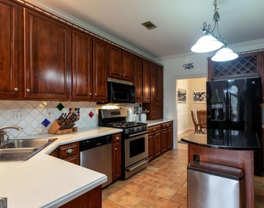 7155 Roswell Road - Photo Thumbnail 16