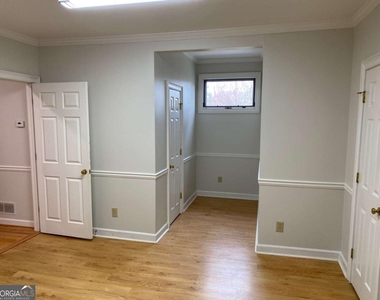 7155 Roswell Road - Photo Thumbnail 35