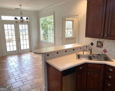 7155 Roswell Road - Photo Thumbnail 21