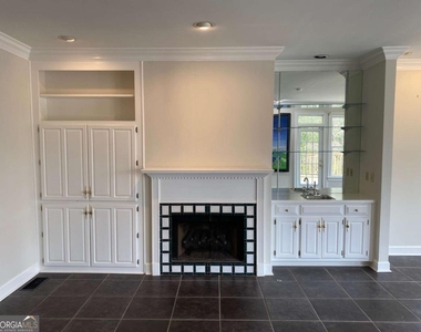 7155 Roswell Road - Photo Thumbnail 10