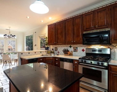 7155 Roswell Road - Photo Thumbnail 19