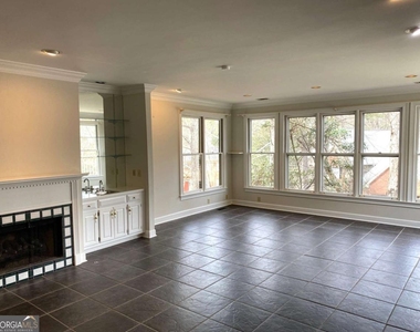 7155 Roswell Road - Photo Thumbnail 9