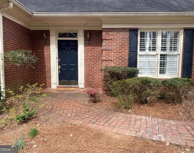 7155 Roswell Road - Photo Thumbnail 2