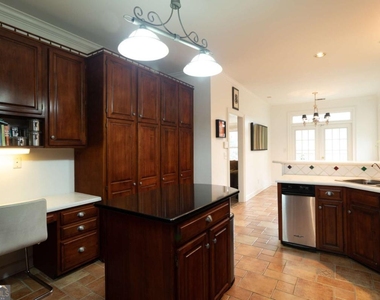 7155 Roswell Road - Photo Thumbnail 15
