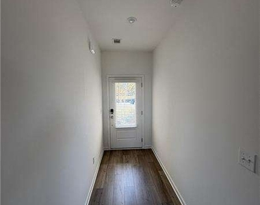 162 Milledge Common Drive - Photo Thumbnail 4