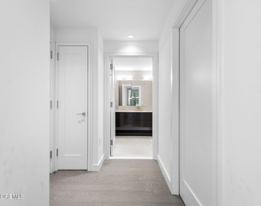 15 Morris Avenue - Photo Thumbnail 16