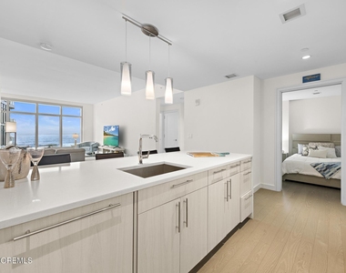 15 Morris Avenue - Photo Thumbnail 6