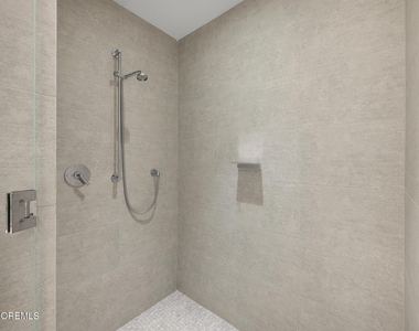 15 Morris Avenue - Photo Thumbnail 18