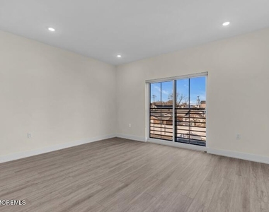 19 Carr Avenue - Photo Thumbnail 6