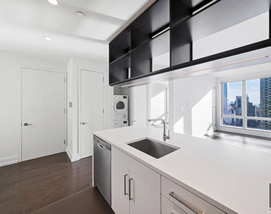 10th Avenue - Photo Thumbnail 1