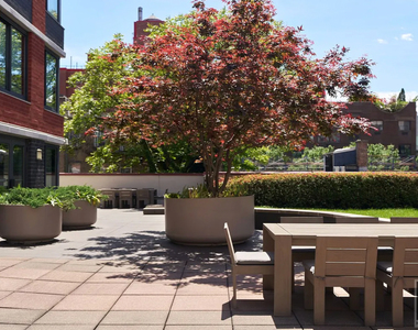 West 55th Street - Photo Thumbnail 8
