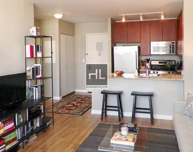 West 55th Street - Photo Thumbnail 1