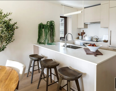 East 50 Street - Photo Thumbnail 6