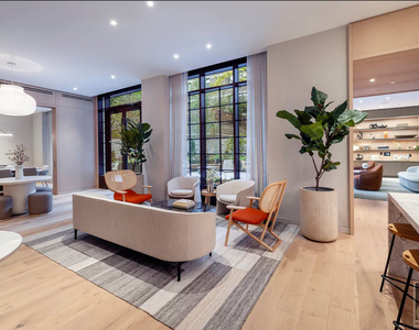 East 50 Street - Photo Thumbnail 8