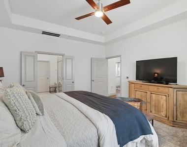 1029 3rd Street - Photo Thumbnail 7