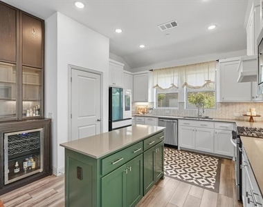 1029 3rd Street - Photo Thumbnail 1