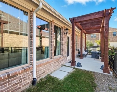 1029 3rd Street - Photo Thumbnail 2