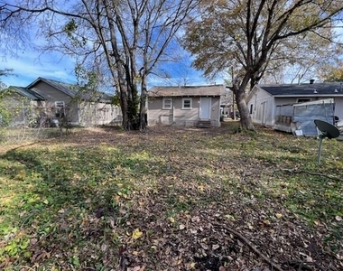 504 Lamar Street - Photo Thumbnail 7