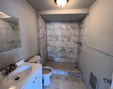 504 Lamar Street - Photo Thumbnail 5