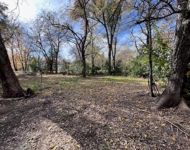 504 Lamar Street - Photo Thumbnail 8