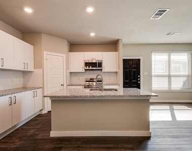737 Wheatfield Drive - Photo Thumbnail 4