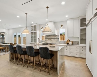 6244 Richmond Avenue - Photo Thumbnail 4