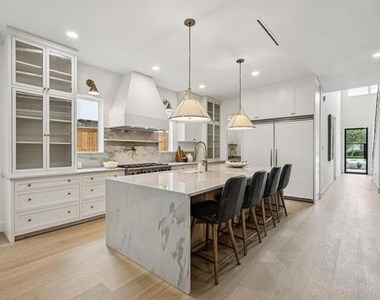 6244 Richmond Avenue - Photo Thumbnail 7