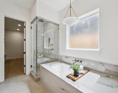 6244 Richmond Avenue - Photo Thumbnail 16