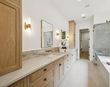 6244 Richmond Avenue - Photo Thumbnail 15